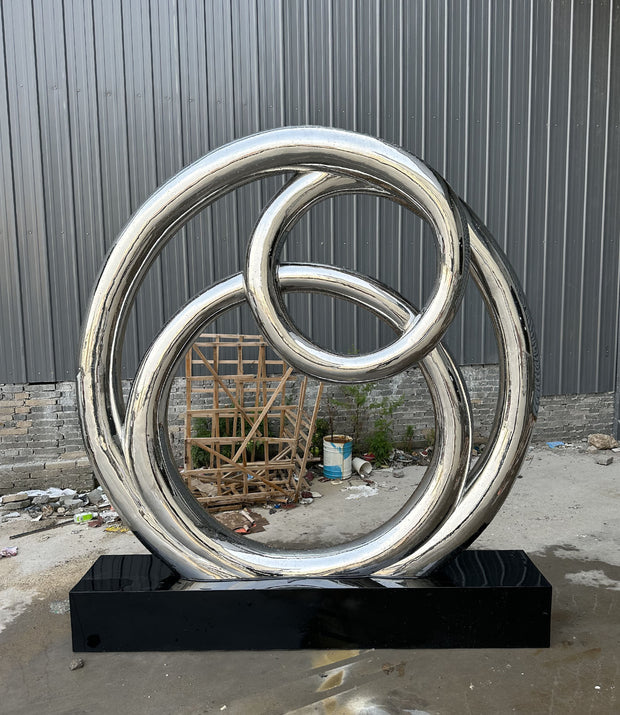 Edelstahlskulptur Doppelring, Höhe 200 cm