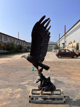 Bronzeskulptur Adler mit ausgebreiteten Schwingen, Höhe 200 cm, Ansicht 2