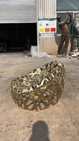 Edelstahlobjekt Sitzschale, titanbeschichtet, Höhe 60 cm, Ansicht 3