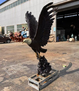 Bronzeskulptur Adler mit ausgebreiteten Schwingen, Höhe 200 cm, Ansicht 1