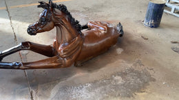 Bronzeskulptur liegendes Araberpferd, Länge 142 cm, Ansicht 2
