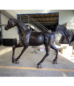 Bronzeskulptur Araberpferd im Schritt, Länge 280 cm, Ansicht 1