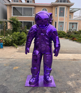 Edelstahlskulptur Astronaut, violett verspiegelt, Höhe 180 cm, Ansicht 1