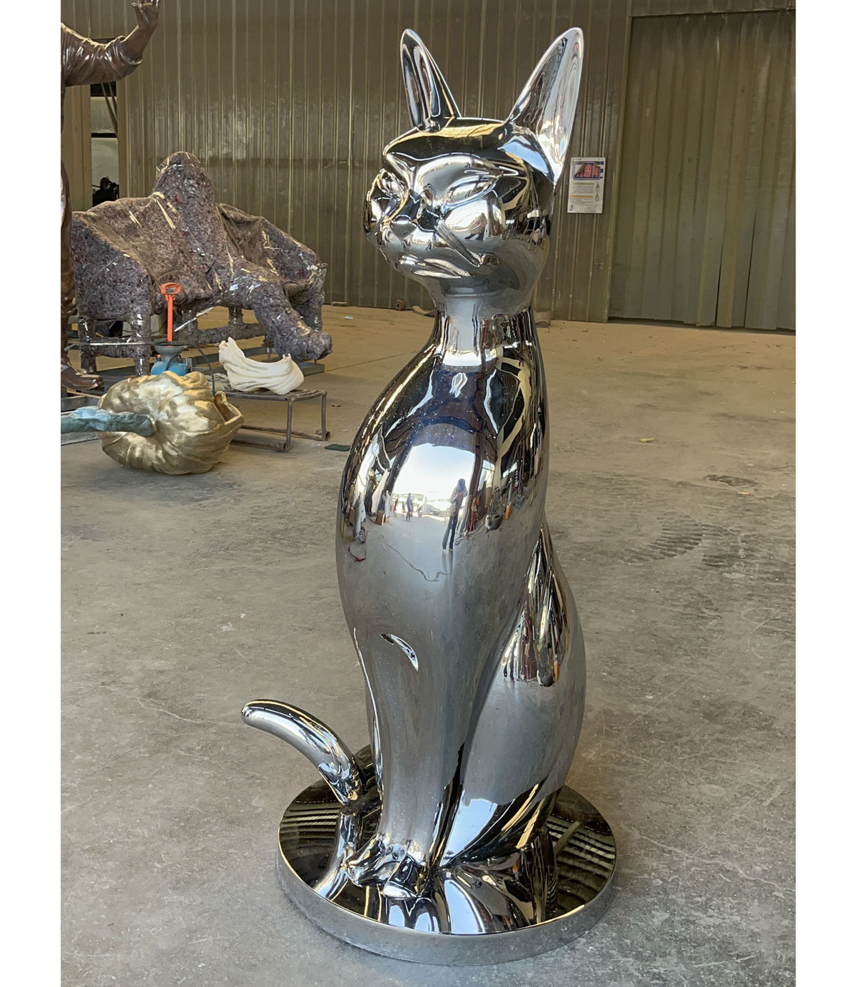 Edelstahlskulptur sitzende Katze, Höhe 140 cm