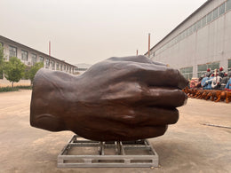 Bronzeskulptur Hände mit Setzling, Länge 300 cm, Ansicht 3