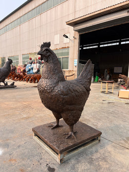 Bronzeskulptur Henne, Höhe 170 cm, Ansicht 3