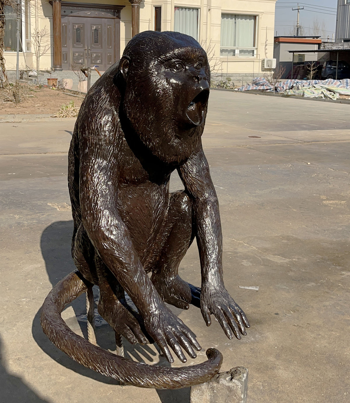 Bronzeskulptur Affe, naturalistisch, Höhe 75 cm