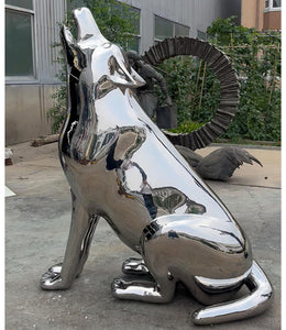 Edelstahlskulptur heulender Wolf, Höhe 180 cm, Ansicht 1