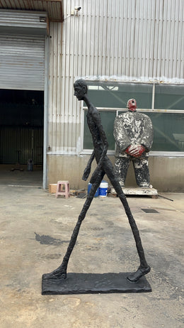Bronzeskulptur Schreitender, abstrahiert, Höhe 165 cm, Ansicht 2