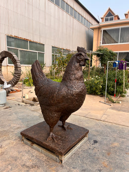 Bronzeskulptur Henne, Höhe 170 cm, Ansicht 2