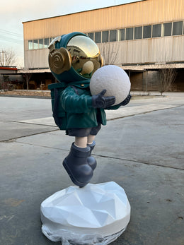 Skulptur Astronaut mit Mond, GFK, Höhe 160 cm, Ansicht 3