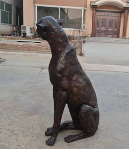 Bronzeskulptur sitzender Leopard, Höhe 150 cm, Ansicht 2
