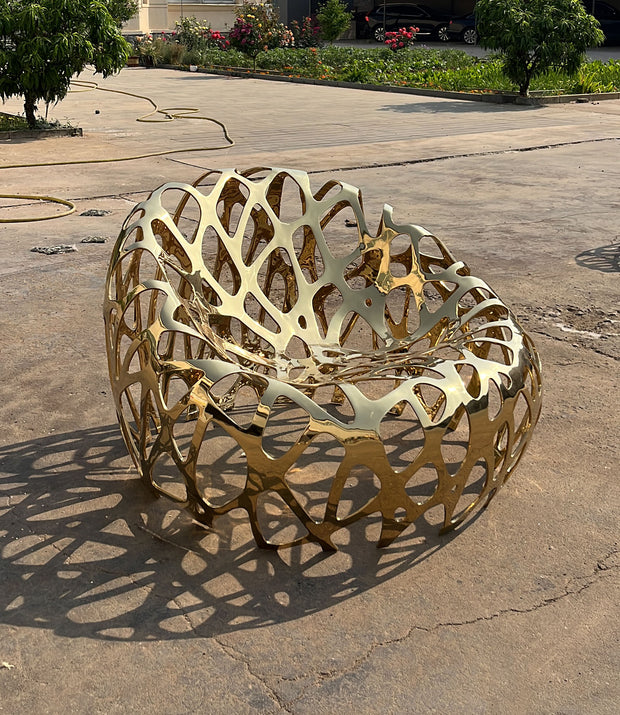 Edelstahlobjekt Sitzschale, titanbeschichtet, Höhe 60 cm