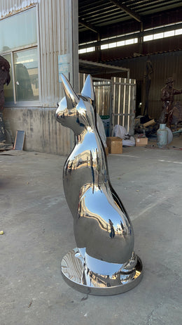 Edelstahlskulptur sitzende Katze, Höhe 140 cm, Ansicht 3