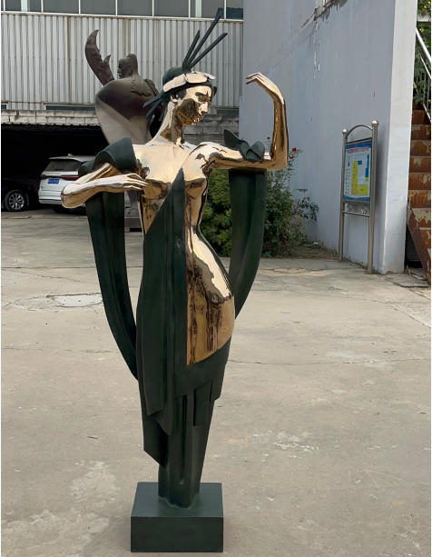 Bronzeskulptur Tänzerin mit Kopfschmuck, Höhe 160 cm