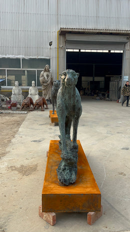 Bronzeskulptur Gepard im Lauf, Länge 150 cm, Ansicht 2