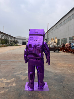 Edelstahlskulptur Astronaut, violett verspiegelt, Höhe 180 cm, Ansicht 2