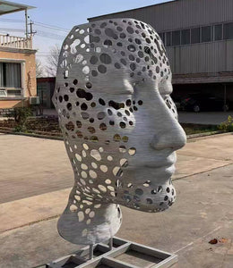 Bronzeskulptur durchbrochenes Gesicht, Höhe 200 cm, Ansicht 2