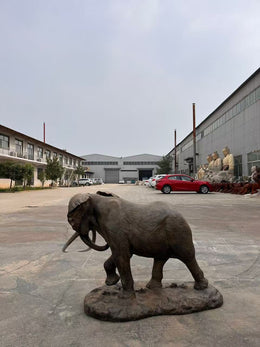 Bronzeskulptur Elefant mit Stoßzähnen, Länge 110 cm, Ansicht 2