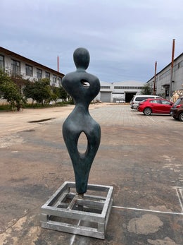 Bronzeskulptur weibliche Figur mit Durchbrüchen, Höhe 180 cm, Ansicht 2