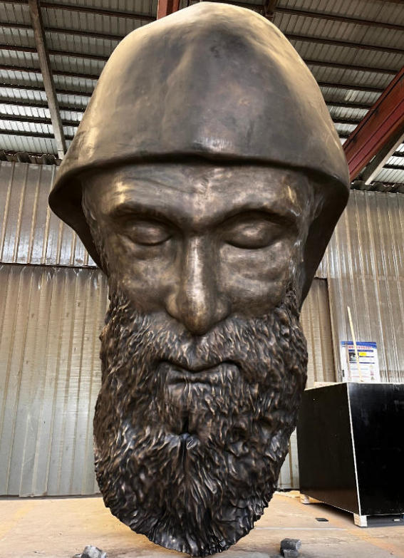Bronzeskulptur Mönchsfigur mit Stab, Höhe 500 cm