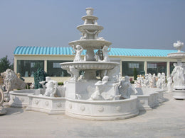 Marmorbrunnen dreistufig mit Löwen und Figurenkranz, Ansicht 3