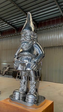 Edelstahlskulptur Gartenzwerg, spiegelpoliert, Höhe 210 cm, Ansicht 2