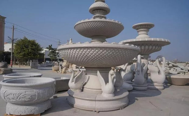 Marmorbrunnen mit Schwanenkranz, flache Schale