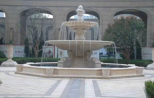 Marmorbrunnen dreistufig für Arkadenhof