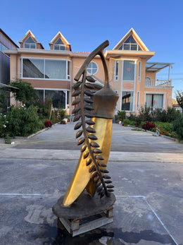 Bronzeskulptur Kowhai-Blüte, Höhe 160 cm, Ansicht 2
