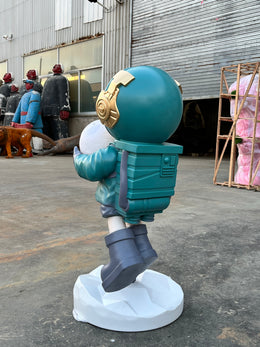 Skulptur Astronaut mit Mond, GFK, Höhe 160 cm, Ansicht 2