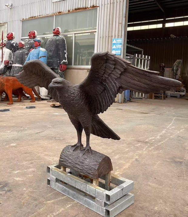 Bronzeskulptur Adler im Anflug, Höhe 150 cm