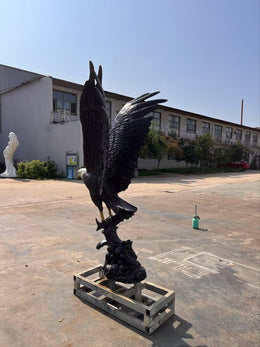 Bronzeskulptur Adler mit ausgebreiteten Schwingen, Höhe 200 cm, Ansicht 3
