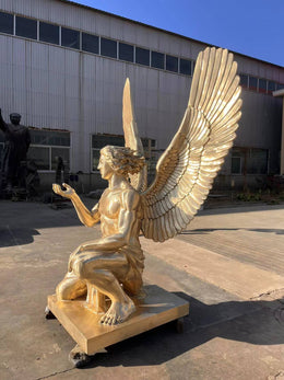 Bronzeskulptur knieender Engel mit Flügeln, Höhe 200 cm, Ansicht 2
