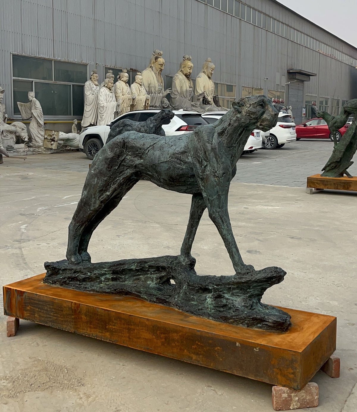 Bronzeskulptur Gepard im Lauf, Länge 150 cm