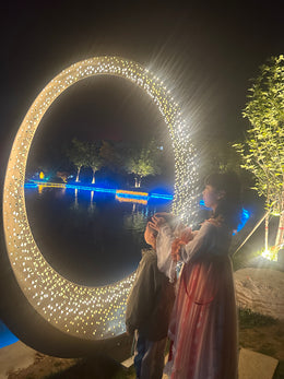 Edelstahlskulptur Lichtring, beleuchtet, Höhe 300 cm, Ansicht 4