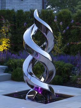 Edelstahlskulptur Flamme, gedreht, Ansicht 1