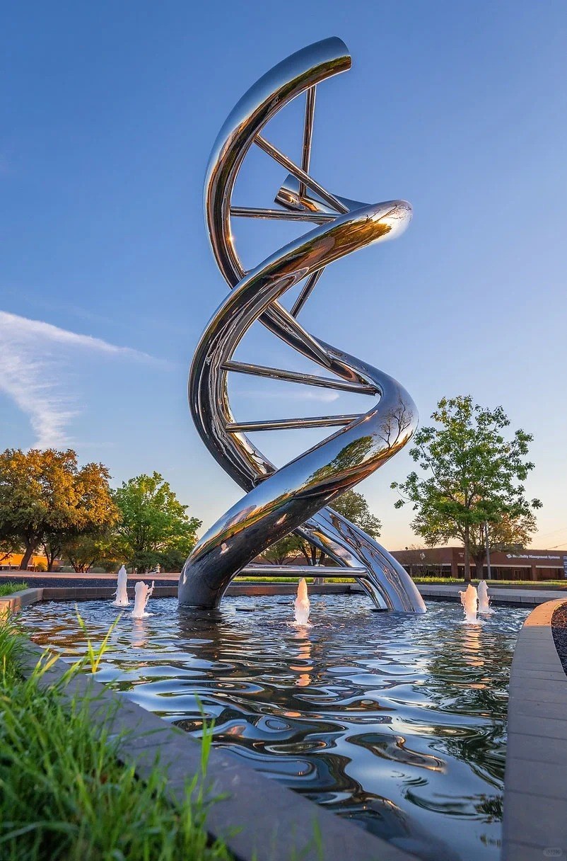 Edelstahlskulptur Doppelhelix