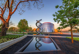 Edelstahlskulptur Doppelhelix, Ansicht 4