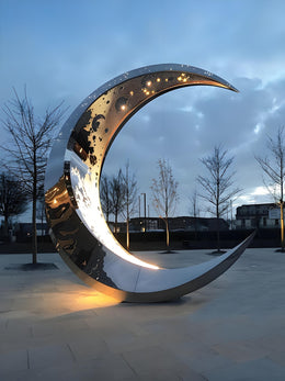 Edelstahlskulptur Mondsichel, durchbrochen, Ansicht 4