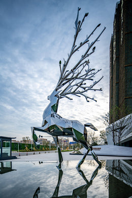 Edelstahlskulptur Hirsch mit Astgeweih, Ansicht 3