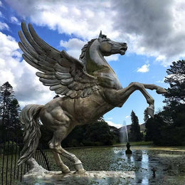 Bronzeskulptur Pegasus mit ausgebreiteten Schwingen, Ansicht 1
