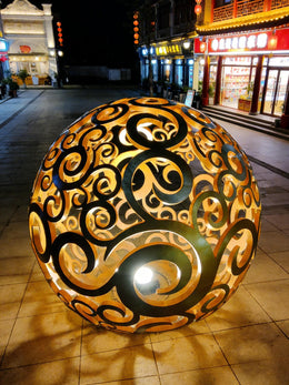 Edelstahlskulptur Lichtkugel mit Rankenwerk, Ansicht 2