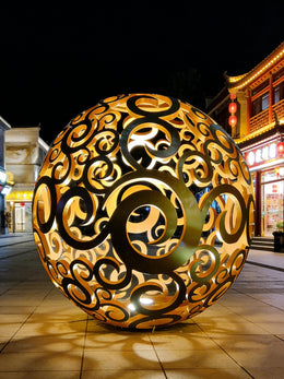 Edelstahlskulptur Lichtkugel mit Rankenwerk, Ansicht 3