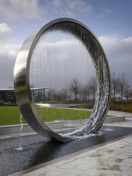 Edelstahlskulptur Wasservorhang im Ring, Ansicht 3