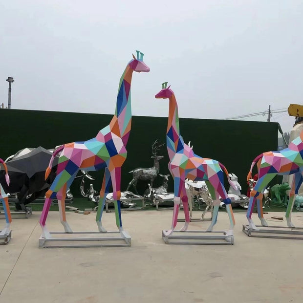 Skulpturen Giraffen, geometrisch, farbig