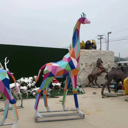 Skulpturen Giraffen, geometrisch, farbig, Ansicht 2