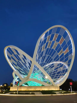Edelstahlskulptur Schmetterling, beleuchtet, Ansicht 2