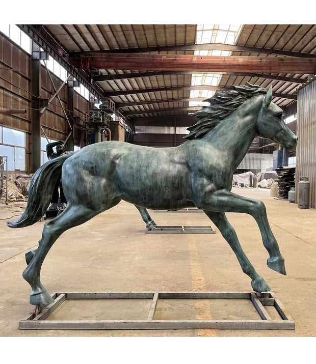 Bronzeskulptur Pferdepaar im Galopp, Länge 300 cm
