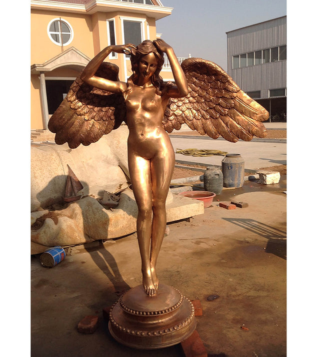 Bronzeskulptur Engel mit ausgebreiteten Schwingen, vergoldet, Höhe 175 cm